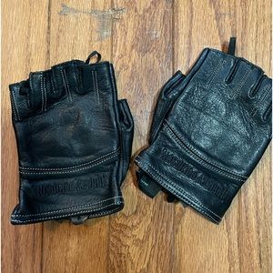 Ladies Harley-Davidson fingerless gloves. Size small